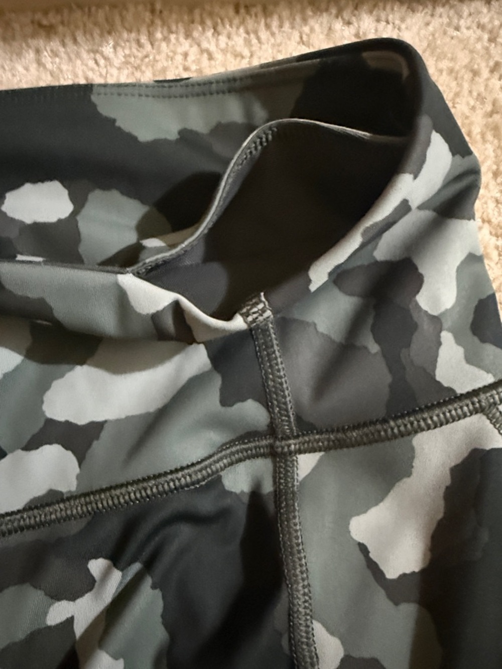 Athleta Lightning Camo 7/8 tight Camouflage Women's Leggings size M - Picture 8 of 15